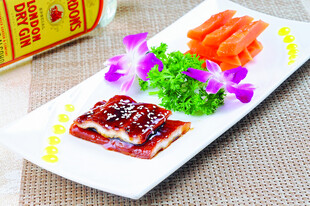 精致摆盘的美味中式菜肴