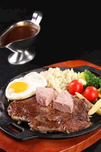 美味牛排套餐 视觉与味觉盛宴