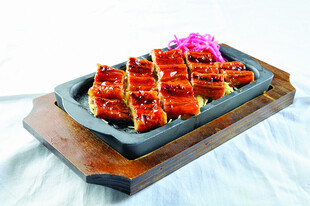 美味串烧烤肉 色泽诱人