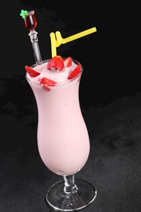 草莓奶昔饮品 颜值超高