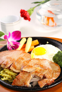 美味日式定食拼盘