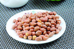 盘中美味花生米