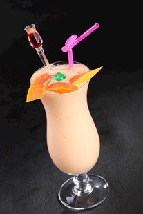美味热带风情鸡尾酒