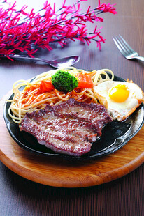 美味牛排套餐 视觉与味觉盛宴