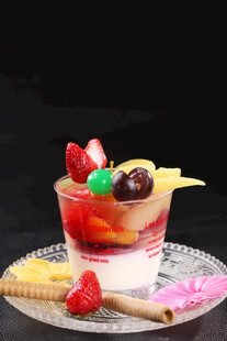 缤纷水果杯甜点