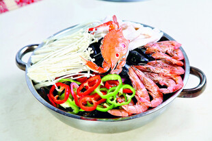 海鲜蔬菜大杂烩锅