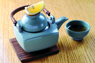 青色茶壶配杯 柠檬点缀
