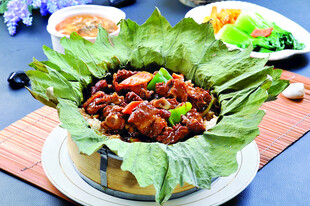 生菜包裹的美味热辣菜肴