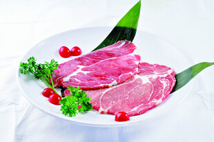 新鲜猪肉切片摆盘展示