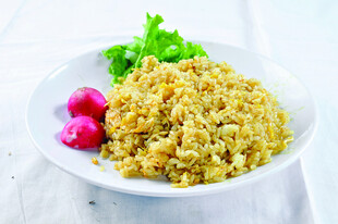 美味蛋炒饭 点缀清新蔬菜