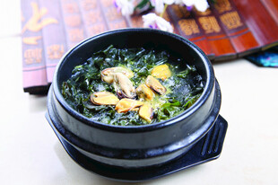 韩式美味蔬菜石锅拌饭