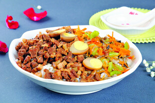 美味炒饭配多彩食材