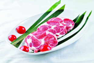 新鲜生肉片摆盘装饰