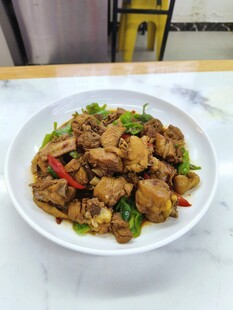 农家烧土鸡拌面