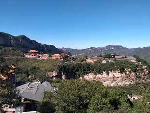 山间村落俯瞰美景苍岩山