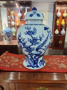 青花盘龙大瓷瓶