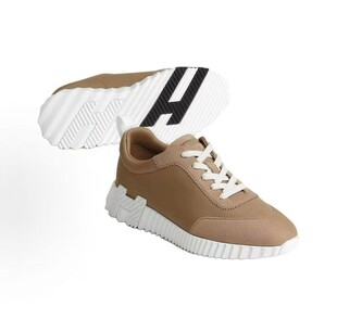 棕色系带休闲运动鞋