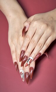 精致美甲手部特写