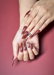 时尚长美甲手部特写