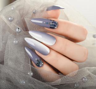 优雅渐变美甲造型