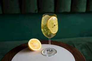 柠檬气泡酒惬意小酌时光