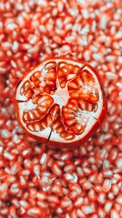 切开的红石榴实饱满