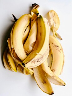 剥开的香蕉