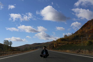 公路骑行者 蓝天相伴