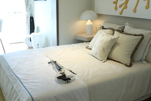 温馨简约卧室床品布置