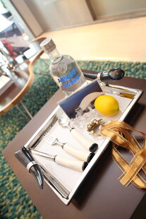 精致户外露营装备摆拍