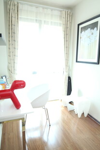 简约明亮的温馨室内空间