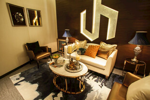 现代温馨客厅室内场景