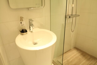 现代简约风格浴室洗手台