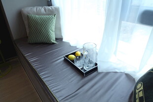 窗边舒适休憩角落