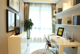 现代简约风温馨书房一角