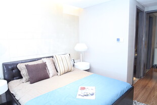 简约卧室温馨床铺场景