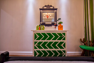 绿纹柜子装点温馨角落