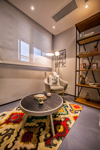 现代简约风温馨客厅一角