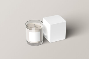 简约白色蜡烛与包装盒