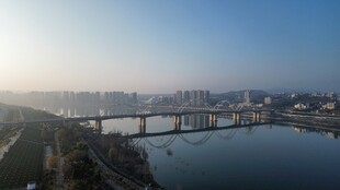 城市河畔桥梁风光景致