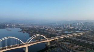 城市桥梁与水域景观