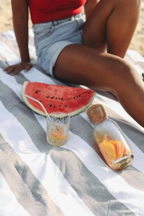 夏日野餐中的惬意休闲时光