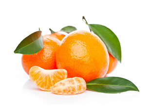 新鲜橘子带叶摆拍