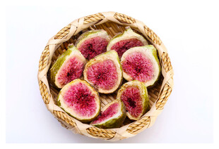 篮子里的新鲜无花果