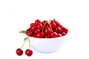 碗中鲜红樱桃诱人