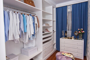 现代简约风的时尚衣帽间