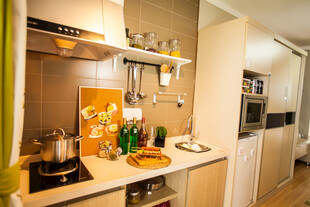 现代简约风格温馨厨房