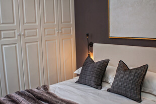 简约卧室床铺温馨一隅