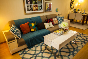 温馨客厅的舒适家居布置