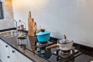 厨房灶台烹饪器具展示